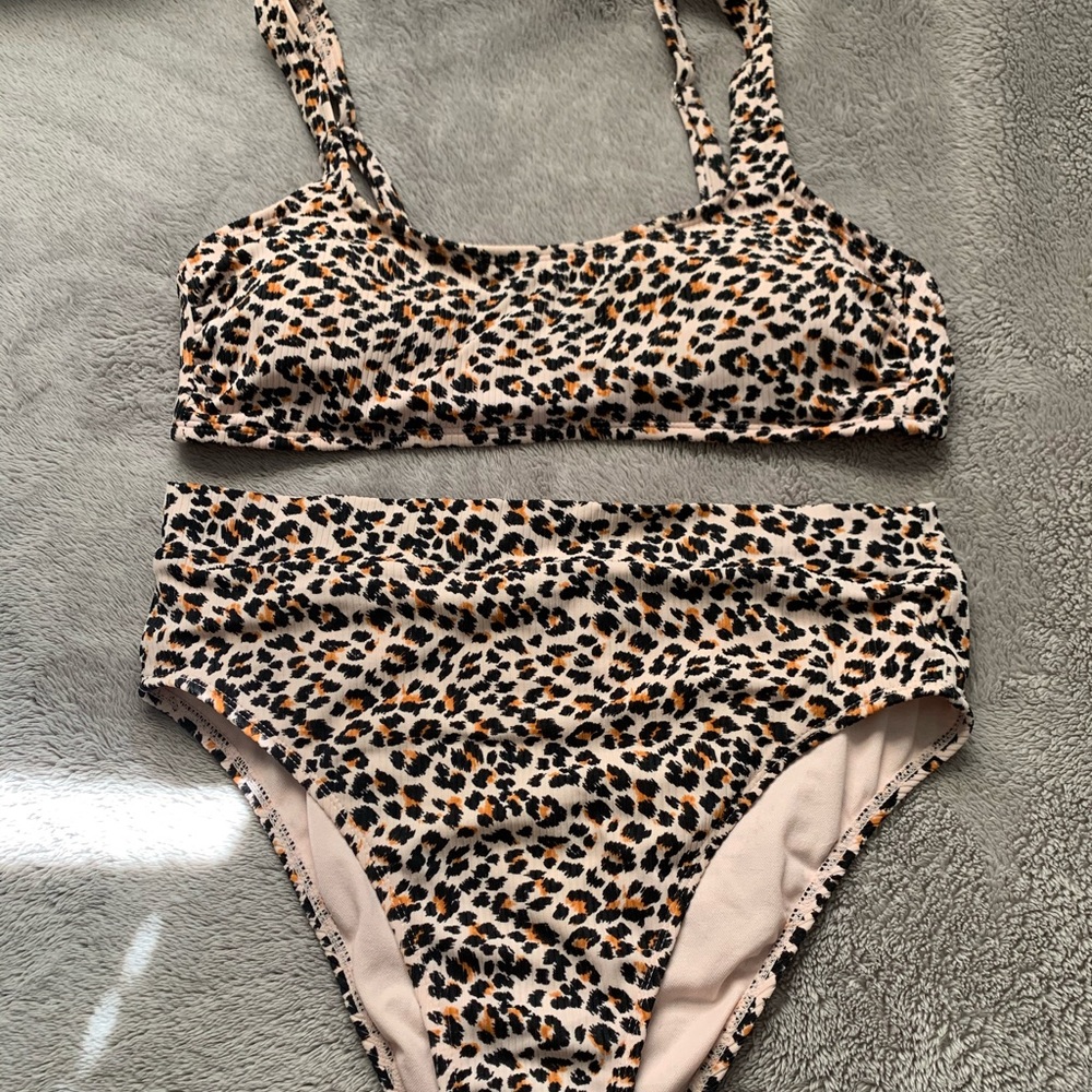 Super flattering high waisted leopard bikini!